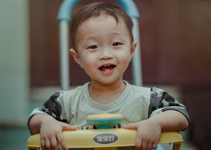 愛らしい 赤ちゃん ぼやけた背景
 男の子 写真