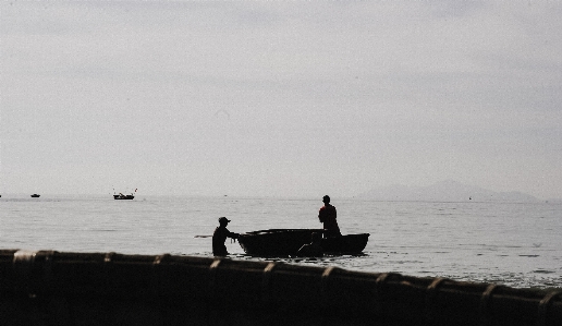 Action beach boats canoe Photo