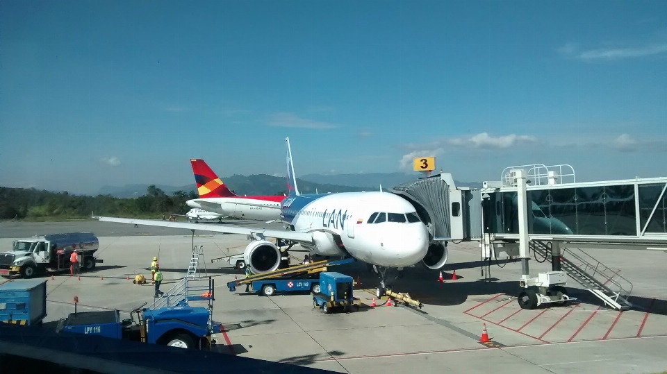 Aereo aeroporto aviazione airbus
