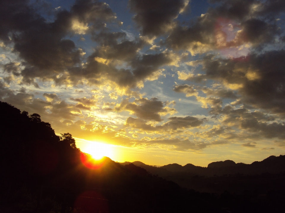 日の出 山 空 残光
