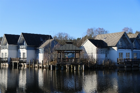 Foto Cermin rumah air danau