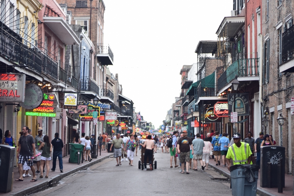 New orleans
 şehir sokak komşu