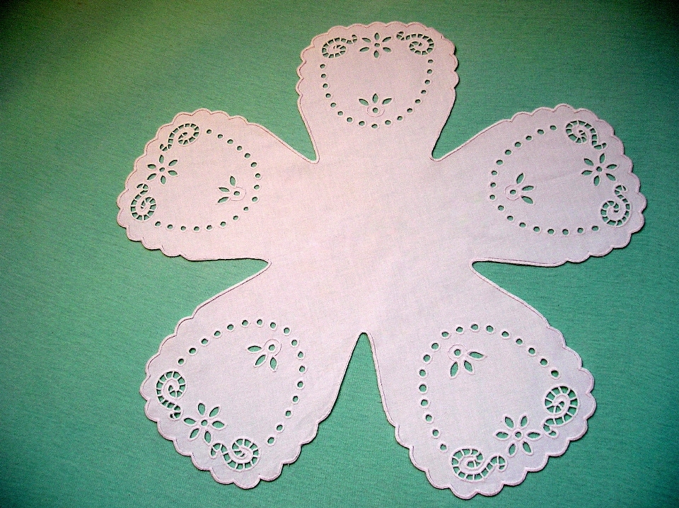 Hand embroidered table white flower