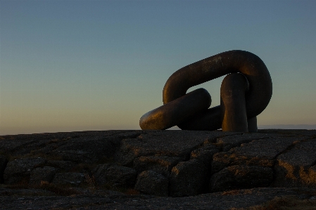 Chain monument sky rock Photo