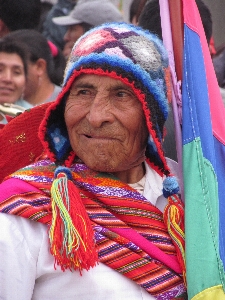 Foto Peru gereja menari orang peru
