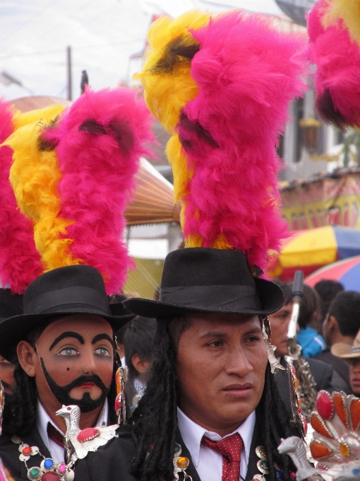 Perú iglesia bailar peruanos
