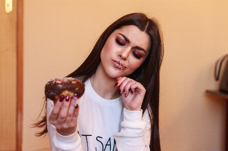 Smile girl eating cookies Photo