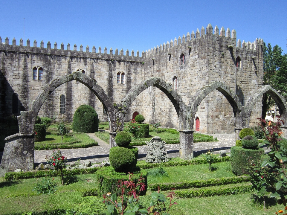 Natura sito storico
 architettura medievale
 acquedotto