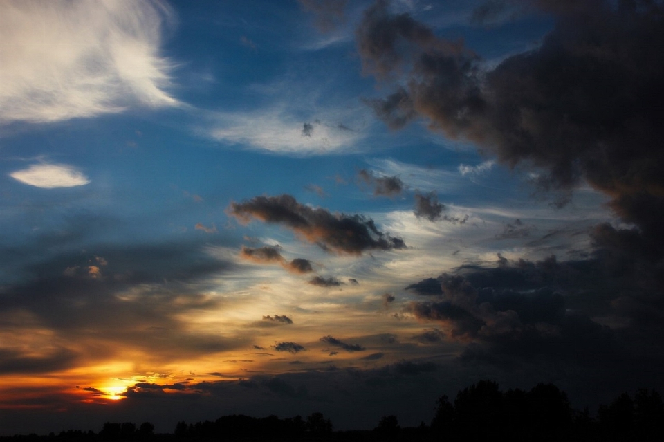 Nuage ciel atmosphère rémanence
