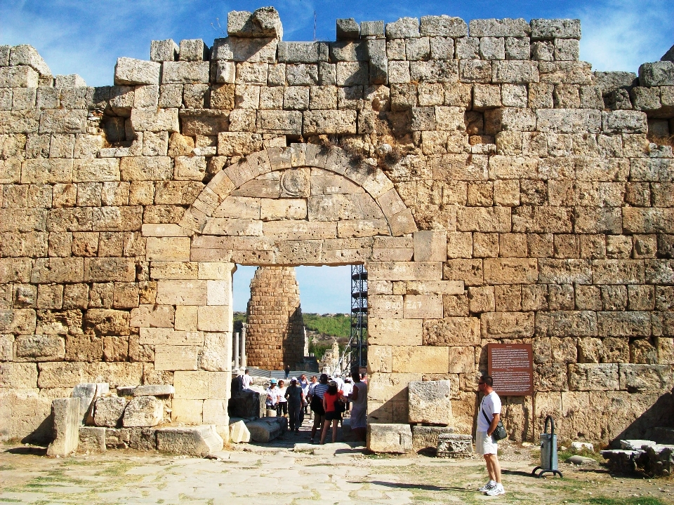 Antico città sito storico
 rovine