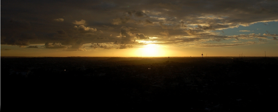 Tramonto cielo orizzonte sole