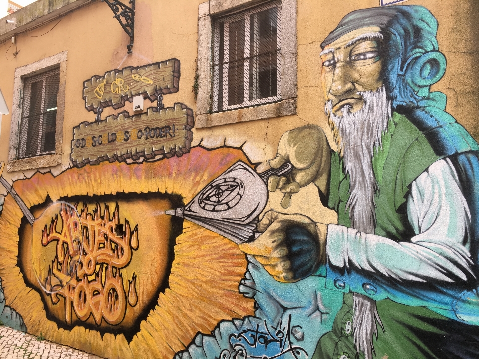 Arte de rua lisboa portugal pichação