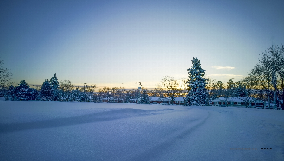 Ciel neige hiver bleu