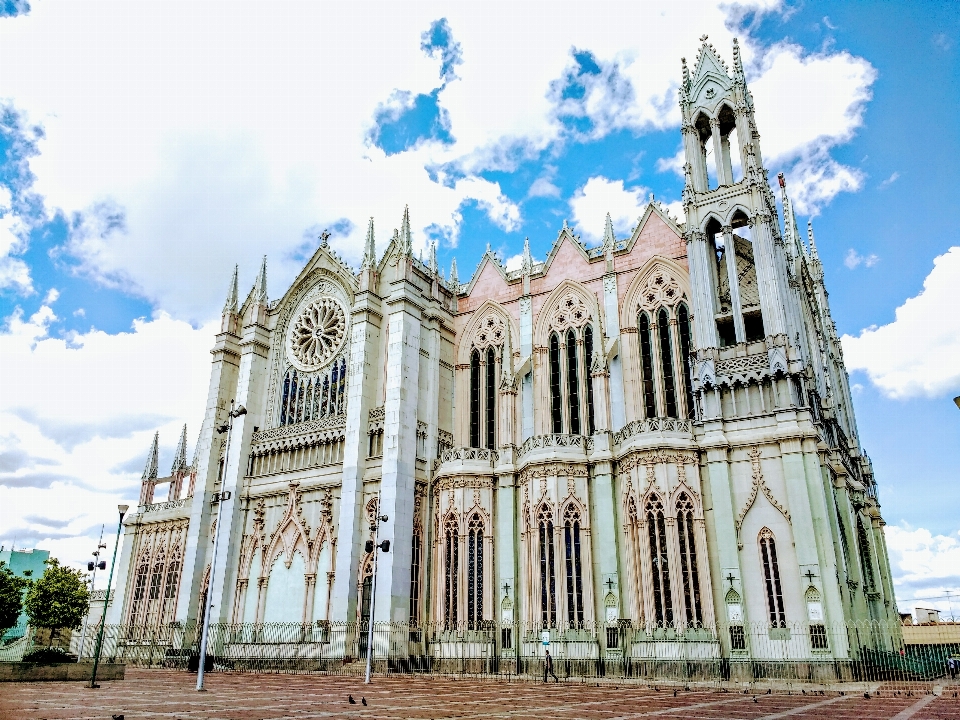 Langit arsitektur klasik
 katedral abad pertengahan
