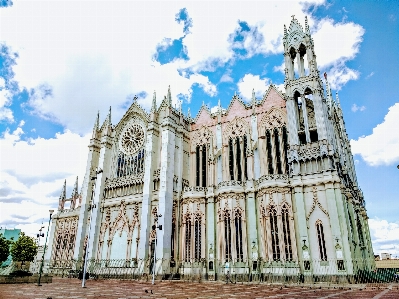 Foto Langit arsitektur klasik
 katedral abad pertengahan
