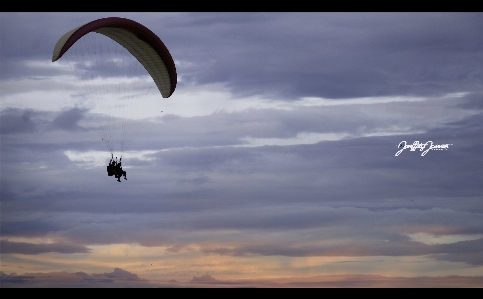 Foto Por do sol
 parapente
 esportes aéreos
 céu