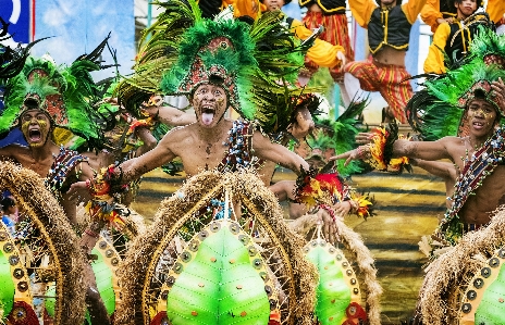 Foto Menari festival filipina karnaval