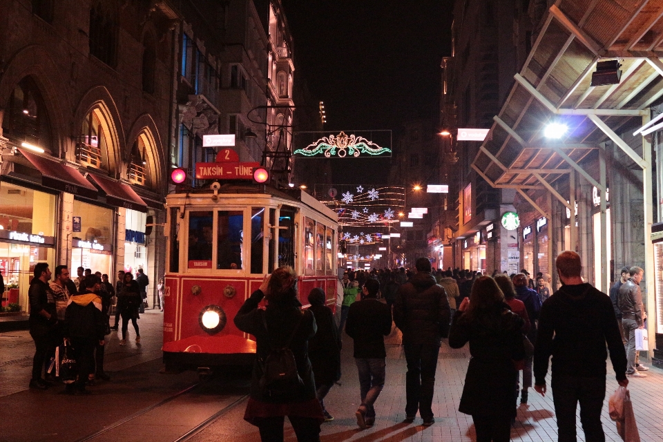 Estanbul gente atestado tren