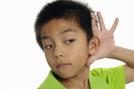 Foto Ragazzo ascoltare orecchio viso