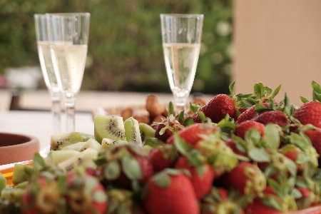 Strawberry kiwi wine fruit Photo