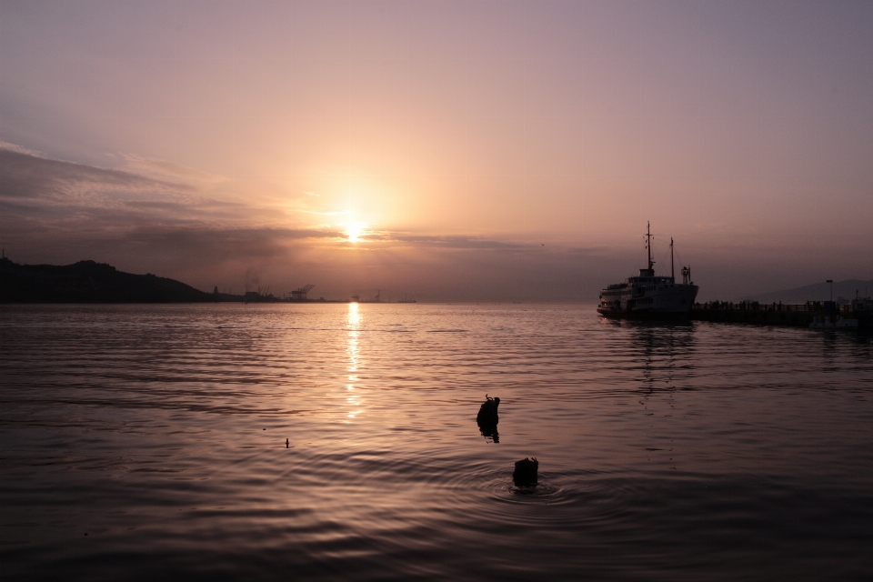 Coucher de soleil voie navigable
 ciel eau