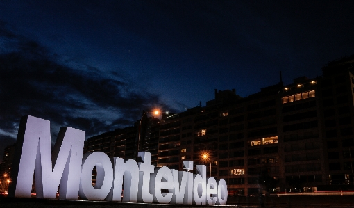 Foto Montevido
 langit malam daerah perkotaan
