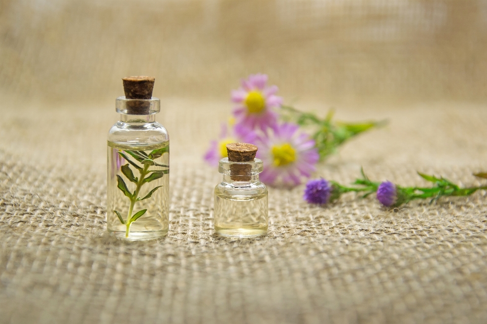 Aromatherapy cosmetic oil essential flowers