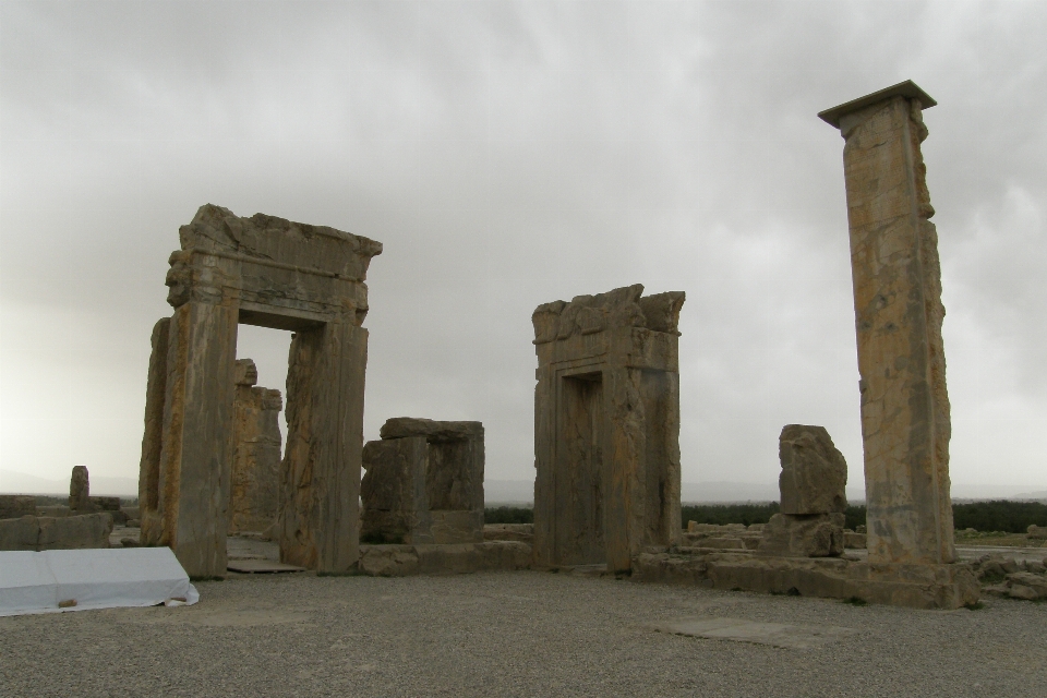 Lieu personnes site historique
 ruines