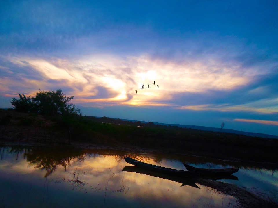 Kapal langit cakrawala cerminan