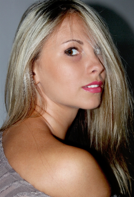 Fille cheveux blond beauté