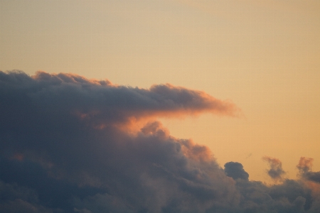 Foto Awan langit matahari terbenam ringan
