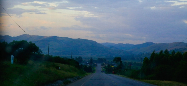 Foto Céu estrada planalto relevo montanhoso
