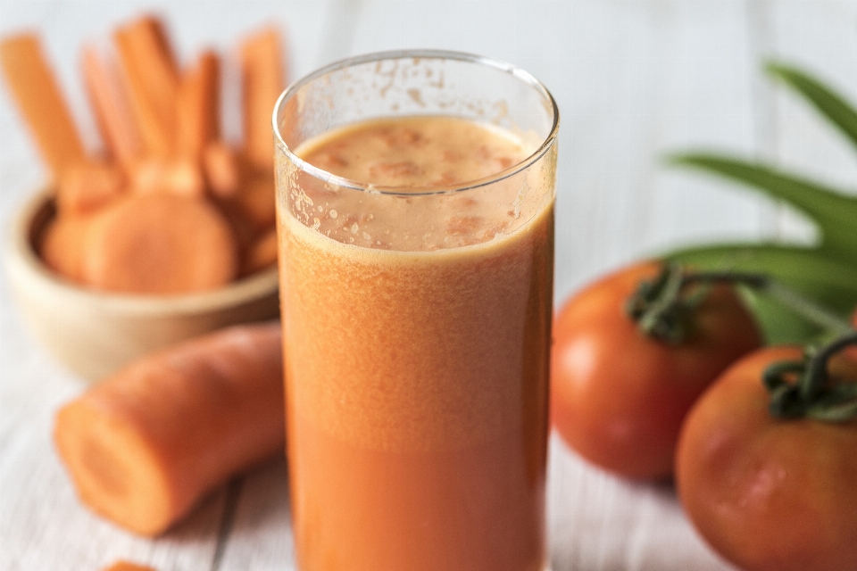 Antioxidant beverage carrot juice