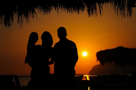 Foto Pantai keluarga
 anak-anak manusia