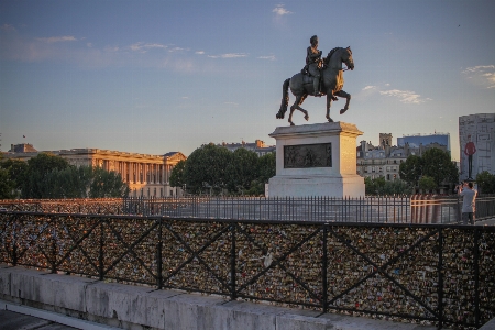 Foto Parigi francia punto di riferimento cielo