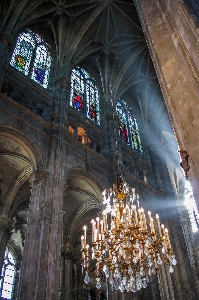 Photo Saint eustache
 lustre lumière du soleil paris