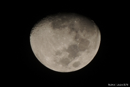 Foto Luna natura bianco e nero
 atmosfera