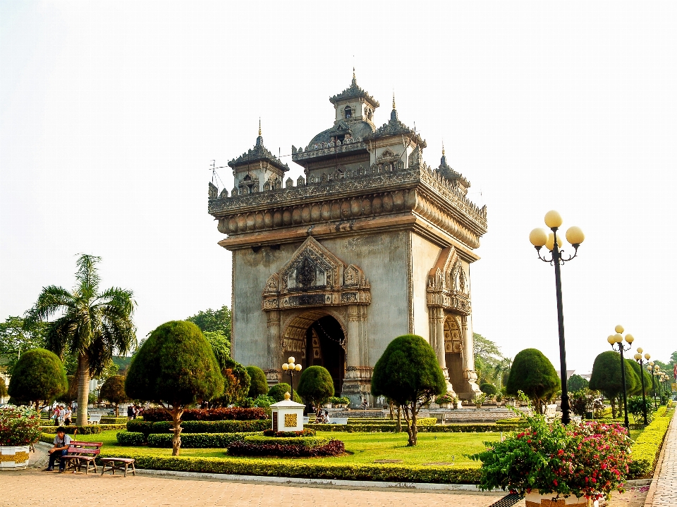 Cidade vienciana
 patuxai
 Ásia