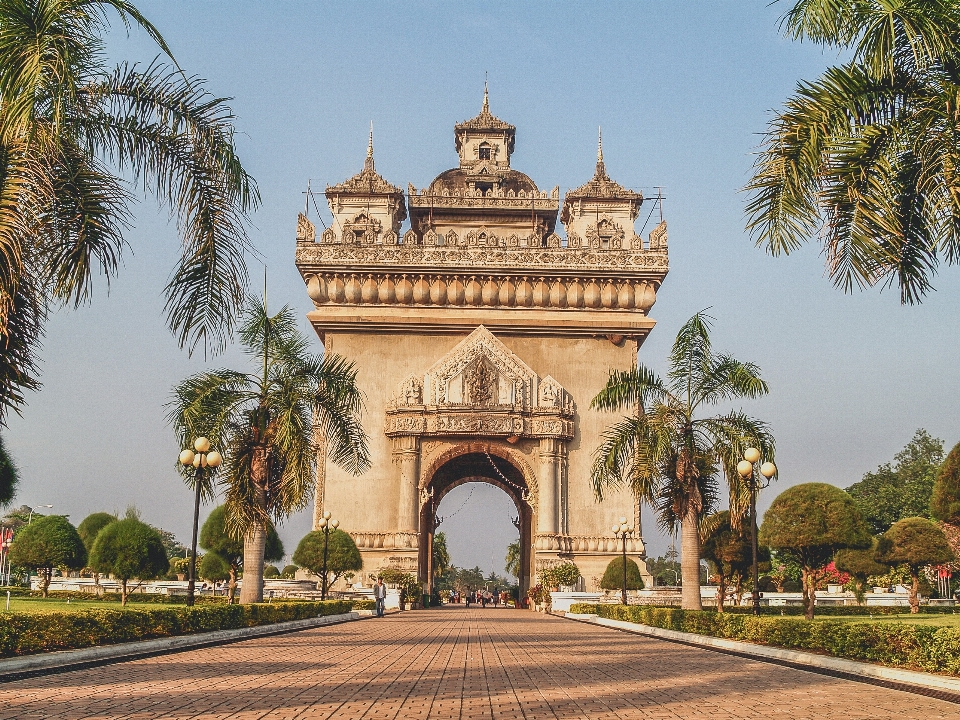 şehir vientiane
 patuxai
 asya