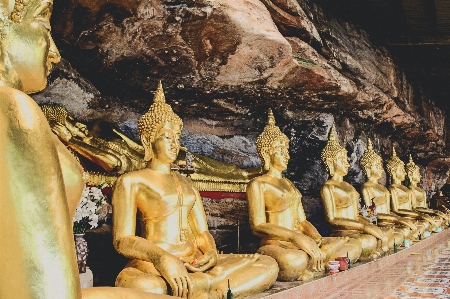 Foto Agama budha patung asia