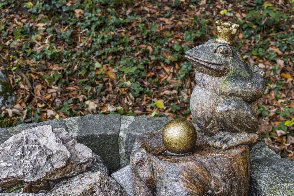 Garden sculpture statue stone carving