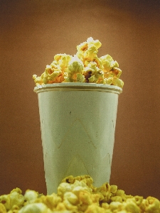 Snack popcorn essen weiss Foto