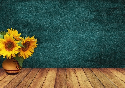 Sunflowers room wood vase Photo