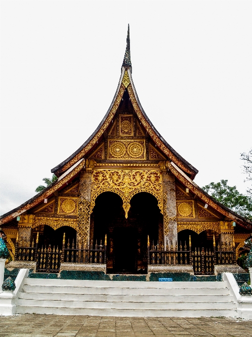 何
 プラバン
 ルアン
 寺