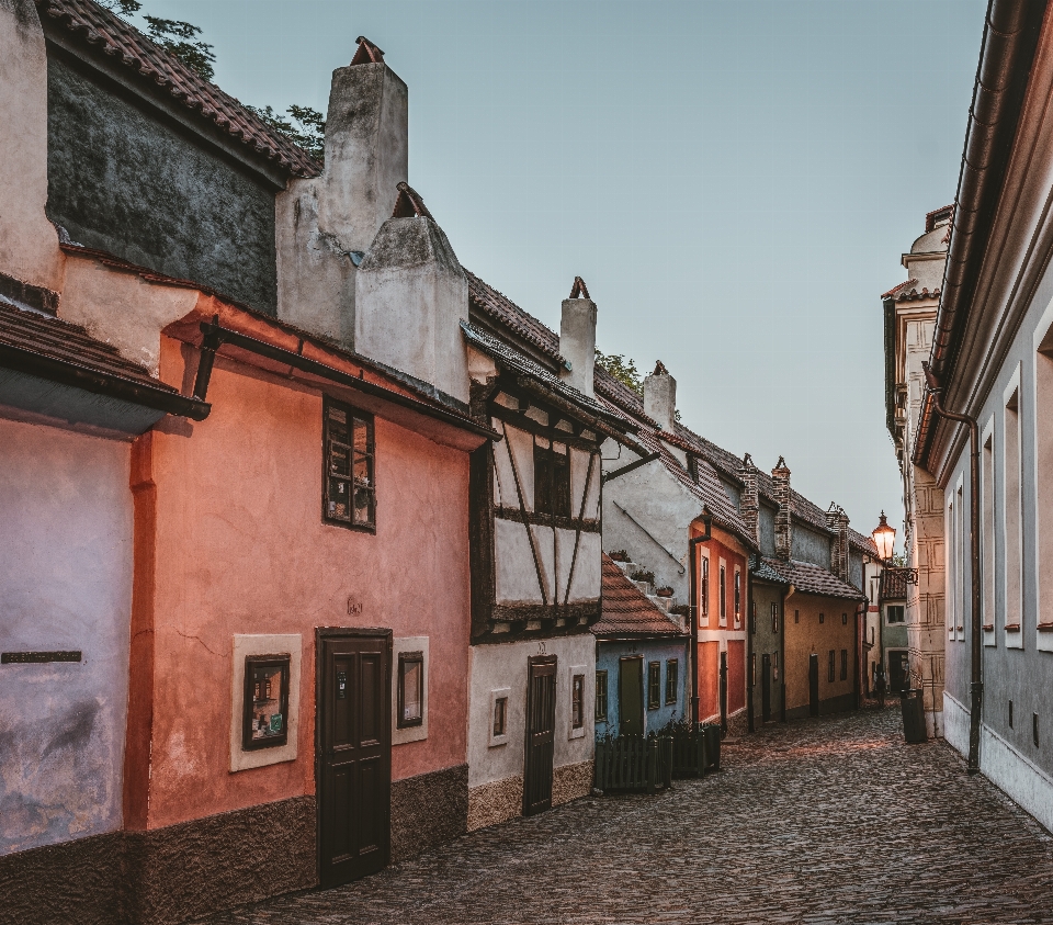 Maisons rue prague soir