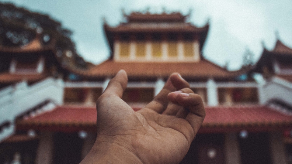 Hand temple