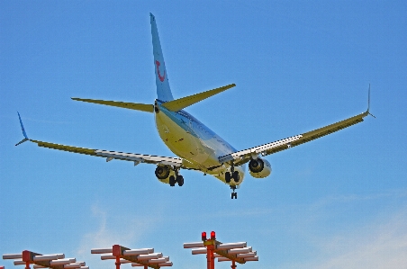 Foto Tui
 airbus
 pendaratan penerbangan