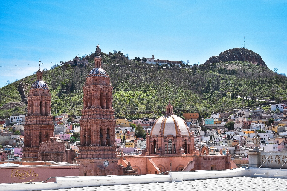 Torres
 marco templo hindu
 local histórico
