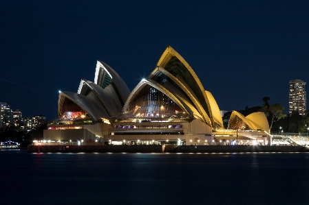 Sydney opera house landmark reflection Photo