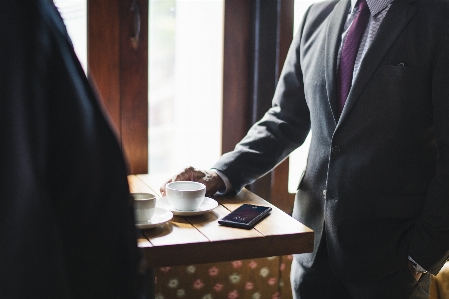 Photo Réflexion casser entreprise homme d'affaire